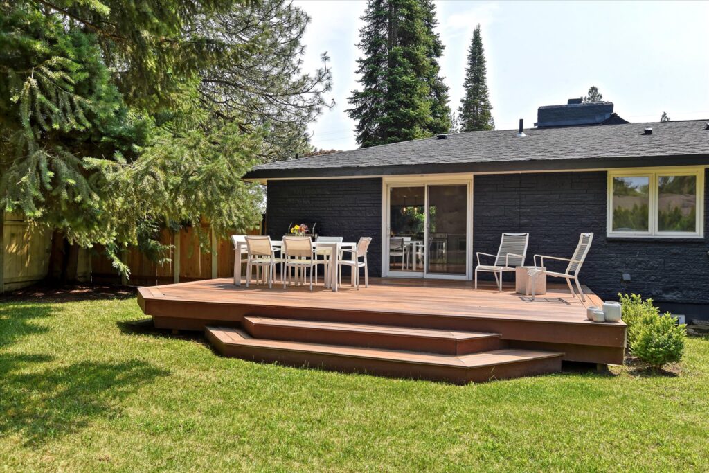 modern rancher deck with outdoor dining in spokane wa