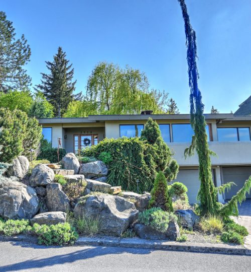 Mid-Century Modern Stucco Home with a view of downtown Spokane
